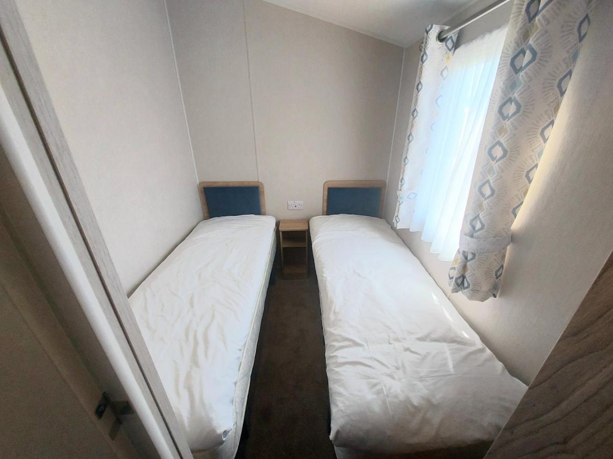Sophie'S Caravan Camber المظهر الخارجي الصورة